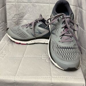 NEW BALANCE Road Running Jogging Athletic Lace Up Shoes
W840GO4 Women's Sz 8.5